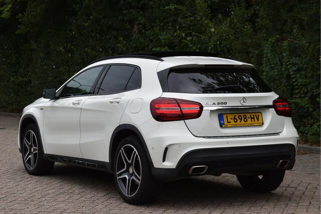 Mercedes-Benz GLA-KLASSE 200 AMG Edition Premium WhiteArt | Open dak | Sfeerverlichting | Camera | Stoelverwarming | Carplay/Android | Allweathers | Vol