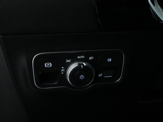 Mercedes-Benz GLA-KLASSE 250 e Face Lift Plug-In Hybride | Trekhaak | AC Laden 11 kW | Stuurverwarming | Stoelverwarming | Achteruitrijcamera | Inclusief 24 maanden MB Certified garantie voor Europa.