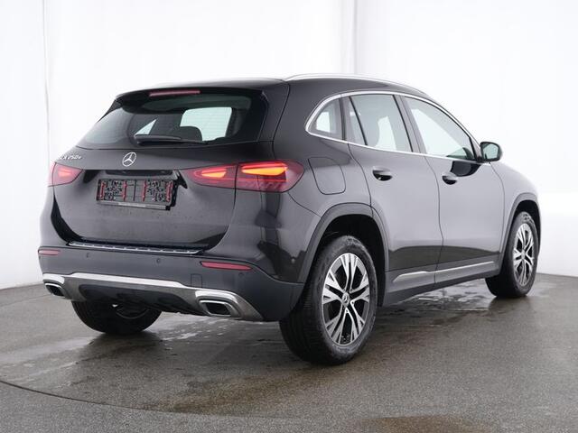 Mercedes-Benz GLA-KLASSE 250 e Face Lift Plug-In Hybride Progressive Line Advanced | Burmester® | Dodehoek Assist | Memory Voorstoelen | Stuur en Stoelverwarming | Ledkoplampen. Inclusief 24 maanden MB Certified garantie voor Europa.