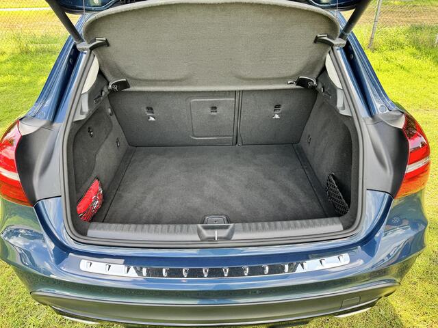 Mercedes-Benz GLA-KLASSE 200 Edition | LEDER | CAMERA | CLIMA | CRUISE | 19 INCH | TREKHAAK |