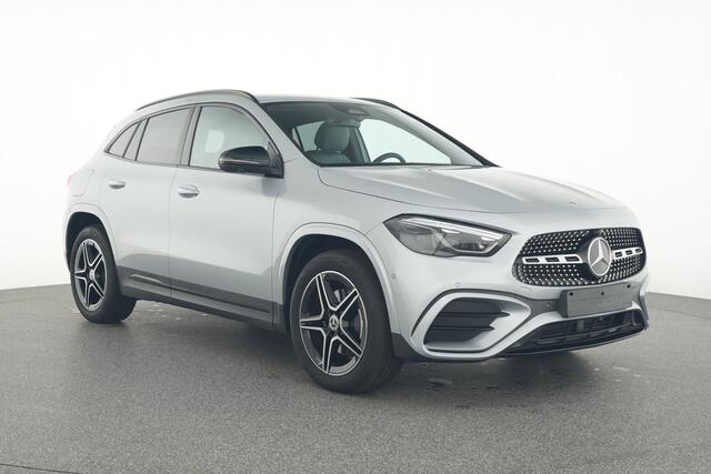 Mercedes-Benz GLA-KLASSE 250 e AMG Plug-In Hybride AMG Line | Night Pakket | Sfeerverlichting | 360° camera | Stuur en Stoelverwarming | Multi Beam Ledkoplampen. Inclusief 24 maanden MB Certified garantie voor Europa.