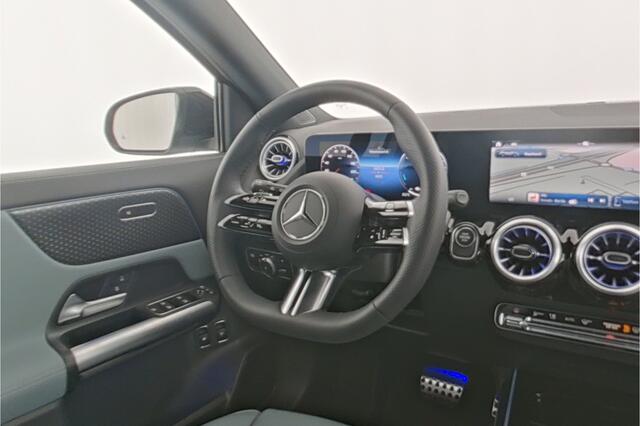 Mercedes-Benz GLA-KLASSE 250 e AMG Plug-In Hybride AMG Line | Night Pakket | Sfeerverlichting | 360° camera | Stuur en Stoelverwarming | Multi Beam Ledkoplampen. Inclusief 24 maanden MB Certified garantie voor Europa.