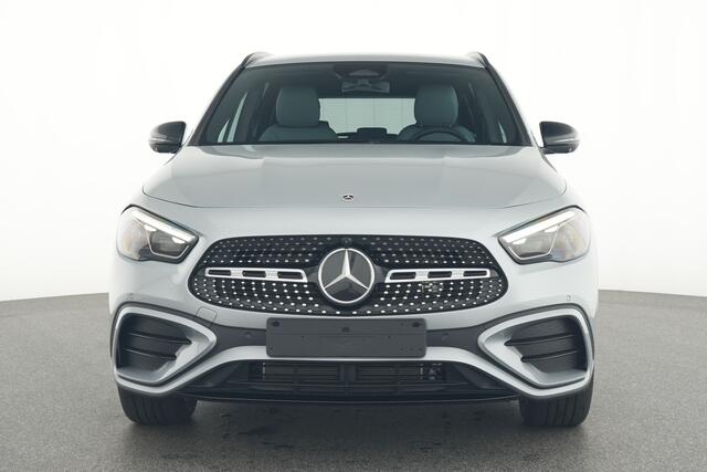 Mercedes-Benz GLA-KLASSE 250 e AMG Plug-In Hybride AMG Line | Night Pakket | Sfeerverlichting | 360° camera | Stuur en Stoelverwarming | Multi Beam Ledkoplampen. Inclusief 24 maanden MB Certified garantie voor Europa.