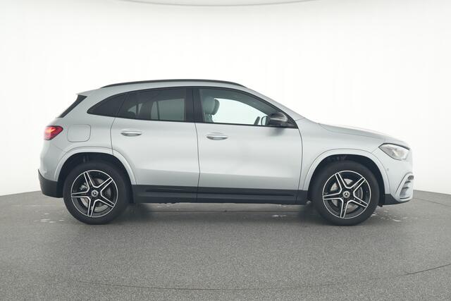 Mercedes-Benz GLA-KLASSE 250 e AMG Plug-In Hybride AMG Line | Night Pakket | Sfeerverlichting | 360° camera | Stuur en Stoelverwarming | Multi Beam Ledkoplampen. Inclusief 24 maanden MB Certified garantie voor Europa.