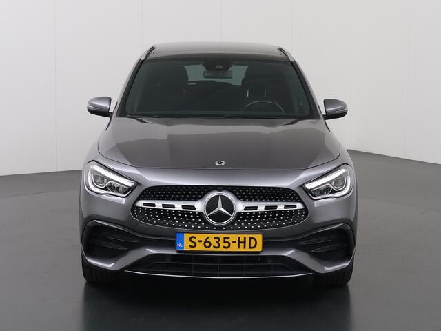Mercedes-Benz GLA-KLASSE 250 e AMG Line | Panoramadak | Elektrische achterklep | Trekhaak | Stoelverwarming | Sfeerverlichting |