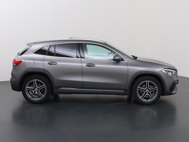 Mercedes-Benz GLA-KLASSE 250 e AMG Line | Panoramadak | Elektrische achterklep | Trekhaak | Stoelverwarming | Sfeerverlichting |