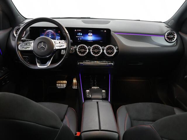 Mercedes-Benz GLA-KLASSE 250 e AMG Line | Panoramadak | Elektrische achterklep | Trekhaak | Stoelverwarming | Sfeerverlichting |