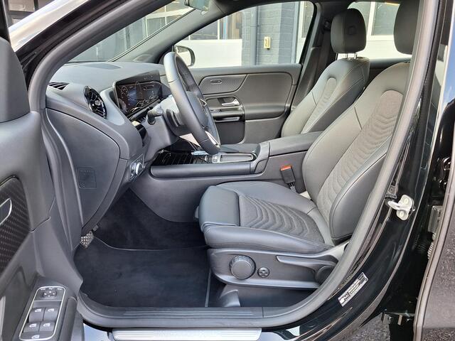 Mercedes-Benz GLA-KLASSE 250 e Star Edition | Trekhaak | Widescreen | Achteruitrijcamera | Smartphone integratie | Dodehoekassistentie | Elektrische achterklep