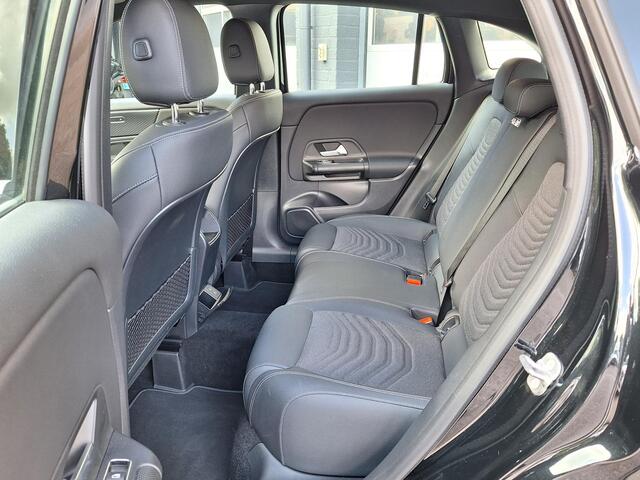 Mercedes-Benz GLA-KLASSE 250 e Star Edition | Trekhaak | Widescreen | Achteruitrijcamera | Smartphone integratie | Dodehoekassistentie | Elektrische achterklep