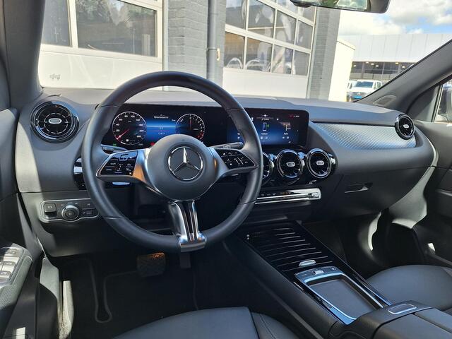 Mercedes-Benz GLA-KLASSE 250 e Star Edition | Trekhaak | Widescreen | Achteruitrijcamera | Smartphone integratie | Dodehoekassistentie | Elektrische achterklep