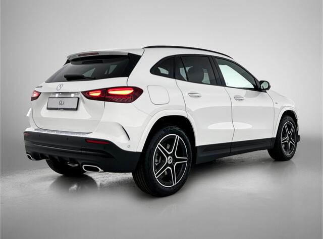 Mercedes-Benz GLA-KLASSE 250 e Business Solution AMG | Nightpakket | Premium Plus pakket | Parkeerpakket met 360°-camera | Dodehoekassistent | Keyless-Go comfortpakket | Head-up display | Spiegelpakket | Extra USB-poorten |