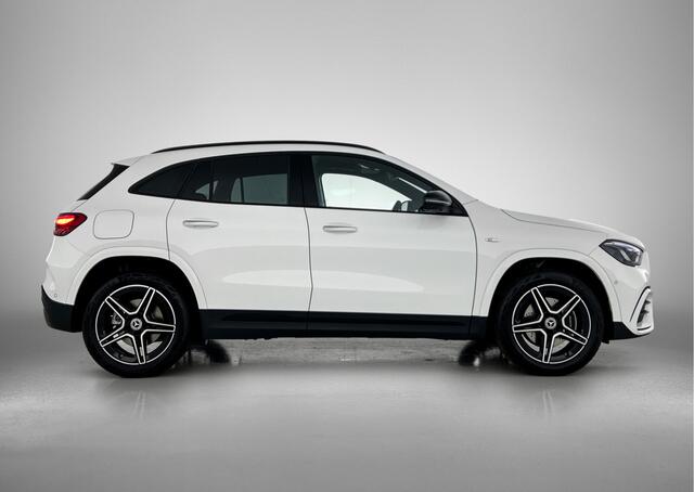 Mercedes-Benz GLA-KLASSE 250 e Business Solution AMG | Nightpakket | Premium Plus pakket | Parkeerpakket met 360°-camera | Dodehoekassistent | Keyless-Go comfortpakket | Head-up display | Spiegelpakket | Extra USB-poorten |