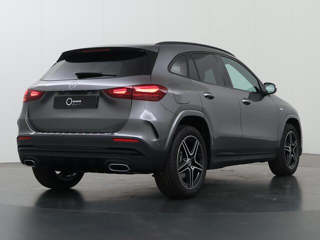Mercedes-Benz GLA-KLASSE 250e Business Solution AMG | Night | Panoramadak | Achteruitrijcamera | MULTIBEAM LED | Sfeerverlichting |