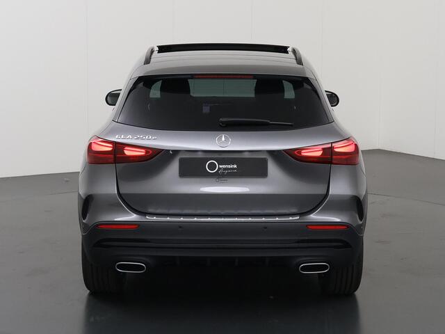 Mercedes-Benz GLA-KLASSE 250e Business Solution AMG | Night | Panoramadak | Achteruitrijcamera | MULTIBEAM LED | Sfeerverlichting |