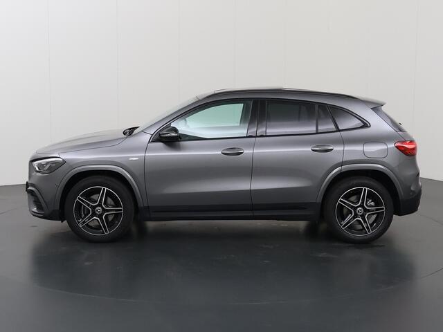Mercedes-Benz GLA-KLASSE 250e Business Solution AMG | Night | Panoramadak | Achteruitrijcamera | MULTIBEAM LED | Sfeerverlichting |