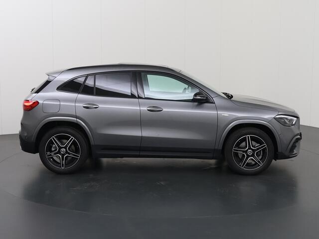 Mercedes-Benz GLA-KLASSE 250e Business Solution AMG | Night | Panoramadak | Achteruitrijcamera | MULTIBEAM LED | Sfeerverlichting |