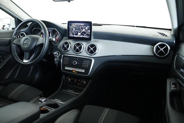 Mercedes-Benz GLA-KLASSE 180 Premium Plus / Opendak / Navi / CarPlay / LED