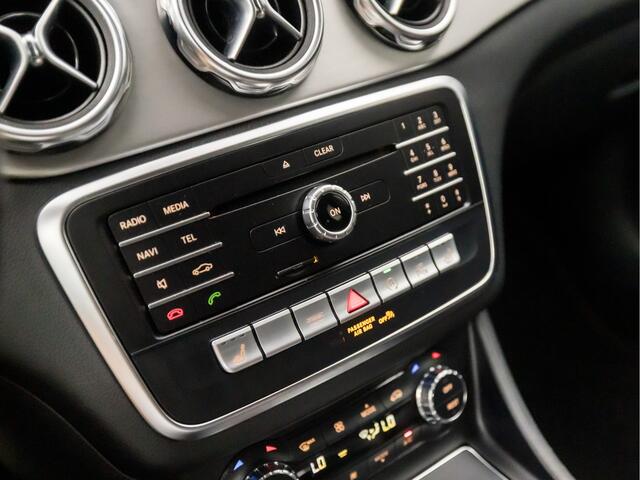 Mercedes-Benz GLA-KLASSE 180 AMG Night Upgrade Automaat (SCHUIFDAK, GROOT NAVI, CLIMATE, CAMERA, LEDER/ALCANTARA, STOELVERWARMING, SPORTSTOELEN, GETINT GLAS, ELEK ACHTERKLEP, NIEUWE APK, NIEUWSTAAT)