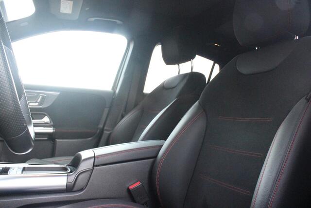 Mercedes-Benz GLA-KLASSE 250 e AMG LINE "NIEUW MODEL!" | PANORAMISCH SCHUIF/KANTEL DAK | ELEKTRISCH BEDIENBARE VOORSTOELEN MET GEHEUGENFUNCTIE EN "ZITKINEMATICA" | DRAADLOZE APPLE CARPLAY/ANDROID AUTO | NIGHT PAKKET: DAKRELING ZWART, ZIJRUITEN EN ACHTERRUITEN ZWART, LICHTMETALEN