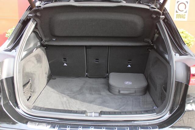 Mercedes-Benz GLA-KLASSE 250 e AMG LINE "NIEUW MODEL!" | PANORAMISCH SCHUIF/KANTEL DAK | ELEKTRISCH BEDIENBARE VOORSTOELEN MET GEHEUGENFUNCTIE EN "ZITKINEMATICA" | DRAADLOZE APPLE CARPLAY/ANDROID AUTO | NIGHT PAKKET: DAKRELING ZWART, ZIJRUITEN EN ACHTERRUITEN ZWART, LICHTMETALEN