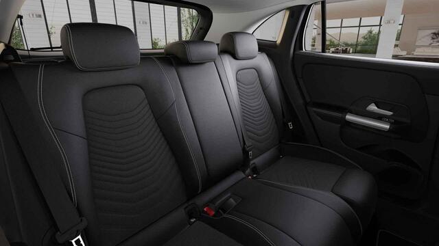 Mercedes-Benz GLA-KLASSE 250 e Luxury Line | Night | Trekhaak | 360 camera | Stuurverwarming | Stoelverwarming |