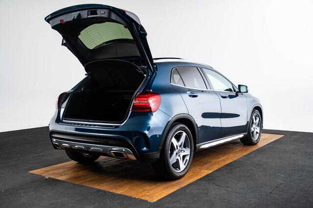 Mercedes-Benz GLA-KLASSE 180 Sport Edition Premium AMG Line Exterieur - Panoramaschuifdak - Stoelverwarming voor - Actieve parkeerassistent - Sfeerverlichting - AMG DYNAMIC SELECT - EASY PACK achterklep -