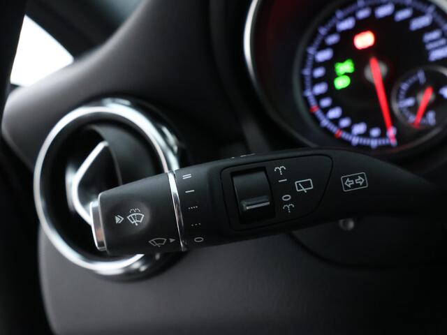 Mercedes-Benz GLA-KLASSE 180 Business Solution AMG | Cruise Control | AMG Line | Stoelverwarming