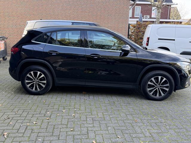 Mercedes-Benz GLA-KLASSE 250 e AMG Line Plug in Hybrid 1e eigenaar Camera stoelverwarming Incl btw .