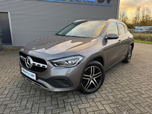 Mercedes-Benz GLA-KLASSE 250 e Progressive Head-up Display Stoelverwarming Achteruitrijcamera Ambiente verlichting Sound Systeem