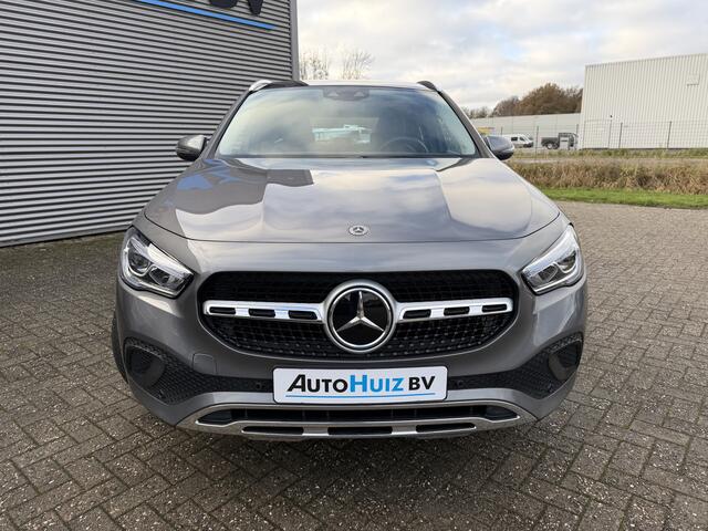 Mercedes-Benz GLA-KLASSE 250 e Progressive Luxury Line ACC Distronic Trekhaak Panoramadak Ambiente verlichting LED