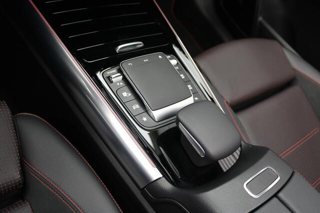 Mercedes-Benz GLA-KLASSE 250 4MATIC AMG Line Edition (Panoramdak Sportleder/Memory Burmester M-Bux Camera Multibeam Trekhaak 20InchAMG Pdc V+A PrivacyGlass)