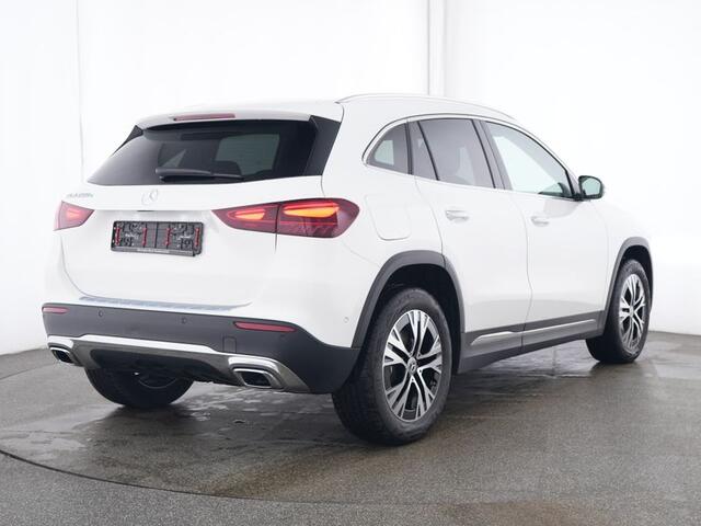 Mercedes-Benz GLA-KLASSE 250 e Plug-In Hybride Trekhaak | Sfeerverlichting | Achteruitrijcamera | Keyless-Go | Ledkoplampen | Stuur en Stoelverwarming. Inclusief 24 maanden MB Certified garantie voor Europa.