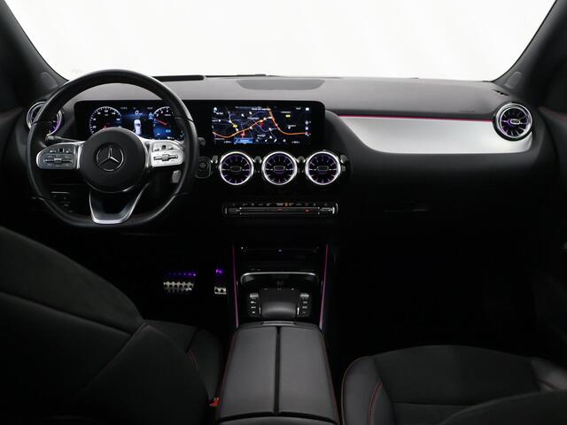 Mercedes-Benz GLA-KLASSE 250 e AMG Line | Panoramadak | Headup | Widescreen | Stoelverwarming | Sfeerverlichting | Apple Carplay |