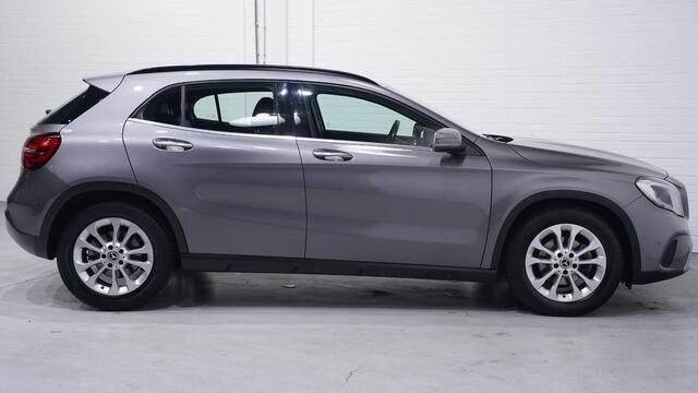 Mercedes-Benz GLA-KLASSE 180 Business Solution Limited Navi Clima Camera PDC NAP Leder/stof Sportstoelen Led koplampen