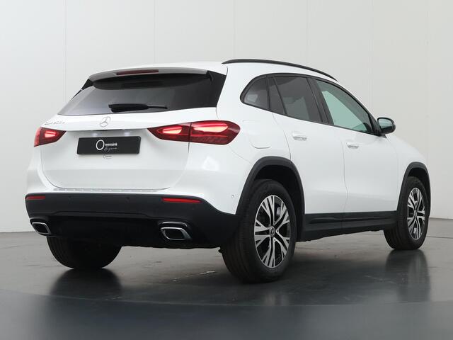 Mercedes-Benz GLA-KLASSE 250 e Luxury Line | Night pakket | Elektrisch wegklapbare trekhaak | Stoelverwarming | Winter pakket |