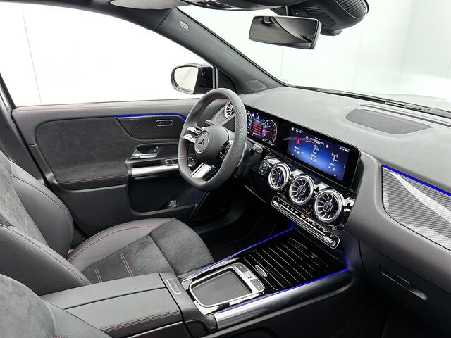 Mercedes-Benz GLA-KLASSE 180 Business Solution AMG | Trekhaak | MULTIBEAM LED | Nightpakket | Panoramaschuifdak | Smartphone Integratie | Keyless-Go comfortpakket | EASY PACK achterklep |