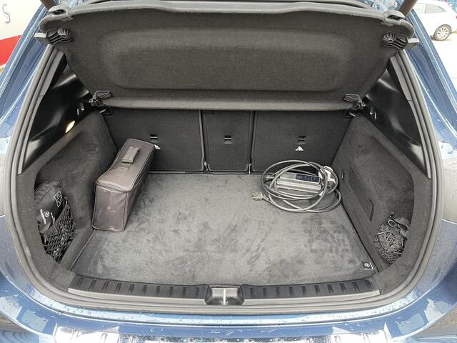 Mercedes-Benz GLA-KLASSE 250 e Business Solution AMG Limited 19"/Panoramadak/Adaptieve cruise/Sfeerverlichting/Stoelverwarming/Camera/Elektrische klep