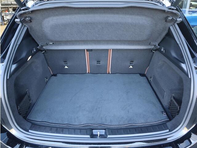 Mercedes-Benz GLA-KLASSE 180 AMG Line