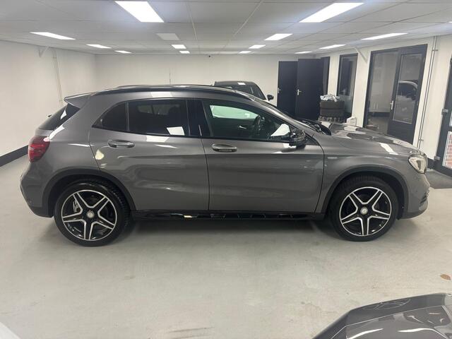 Mercedes-Benz GLA-KLASSE 200 Premium Plus Panorama Camera Ambilight Edition