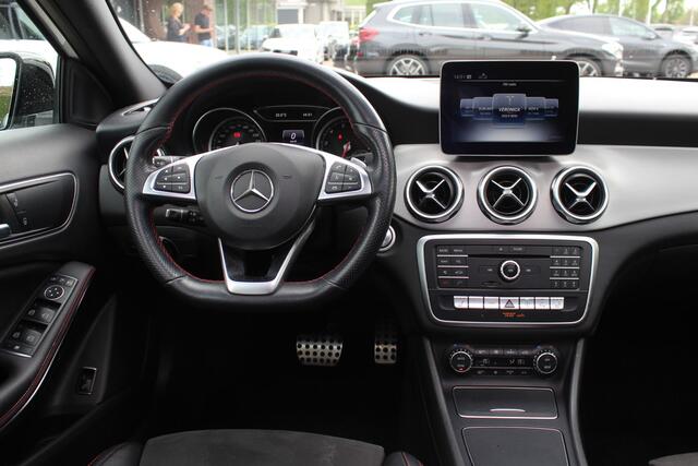 Mercedes-Benz GLA-KLASSE 180 Business Solution AMG Night Upgrade / Camera / Apple CarPlay / 19'' / Half leder / Navigatie / Getint glas / Stoelverwarming / Cruise Control