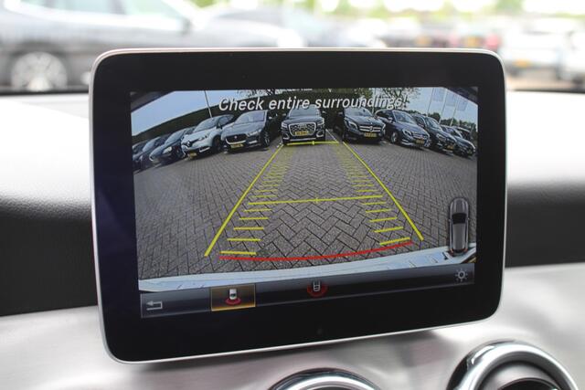 Mercedes-Benz GLA-KLASSE 180 Business Solution AMG Night Upgrade / Camera / Apple CarPlay / 19'' / Half leder / Navigatie / Getint glas / Stoelverwarming / Cruise Control