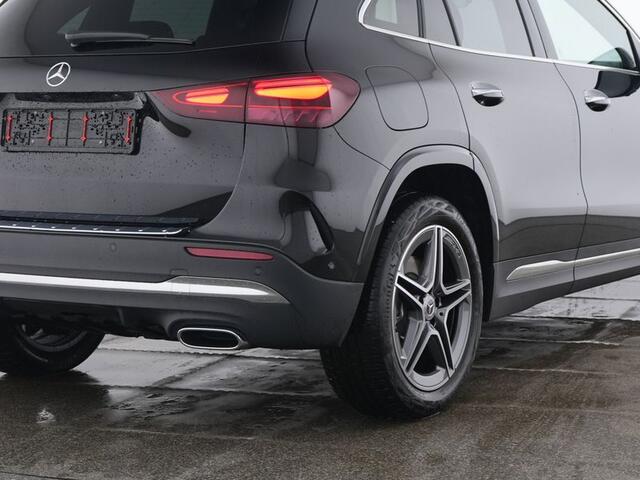 Mercedes-Benz GLA-KLASSE 250 e AMG Plug-In Hybride Trekhaak | AMG Line | Panorama Schuif-Kanteldak | Parkeerpakket met 360°-camera | Distronic | Stuur en Stoelverwarming. Inclusief 24 maanden MB Certified garantie voor Europa.
