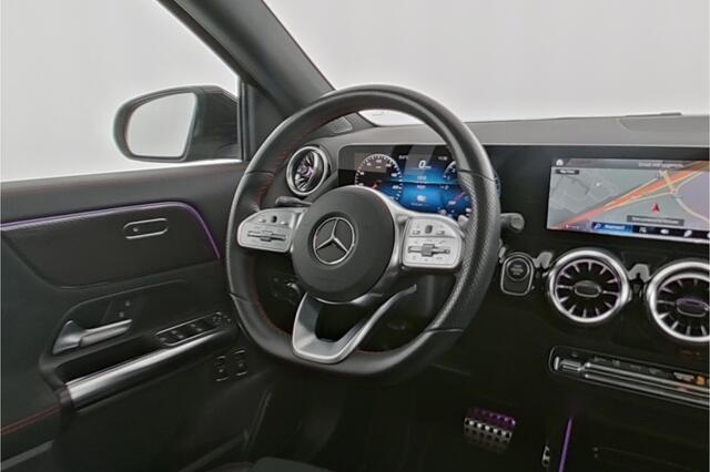 Mercedes-Benz GLA-KLASSE 250 e AMG Plug-In Hybride | Panoramadak | Trekhaak | Sfeerverlichting | Keyless Go | Parkeerpakket met Camera | Inclusief 24 maanden Mercedes-Benz Certified garantie voor Europa.