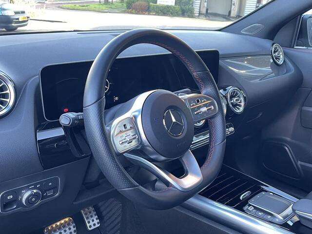 Mercedes-Benz GLA-KLASSE 200 Business Solution AMG | Panoramadak | Night-Pakket | Stoelverwarming | LED koplampen