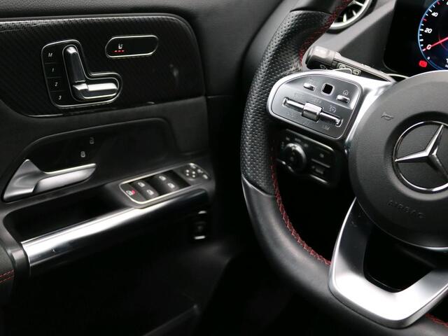 Mercedes-Benz GLA-KLASSE 200 Business Solution AMG AMG Lne | Night Pakket | Panorama Schuif-Kanteldak | Trekhaak | Sfeerverlichting. Inclusief 24 maanden Mercedes-Benz Certified garantie voor Europa.