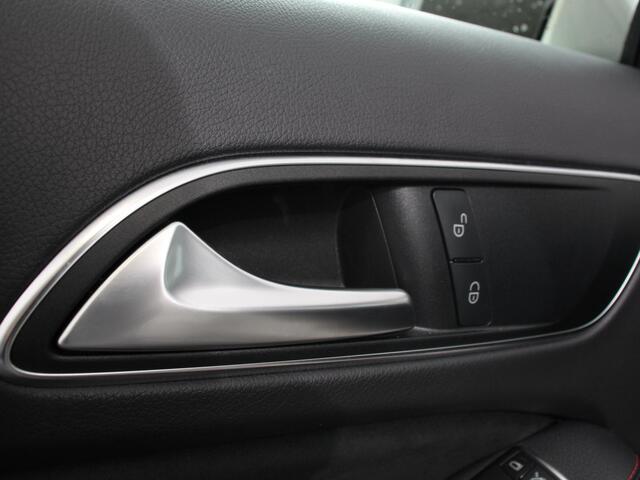 Mercedes-Benz GLA-KLASSE 200 Automaat Premium Plus | AMG Velgen | Climate control | Cruise control | Navigatie | Parkeersensoren | Achteruitrijcamera | Lichtmetalen velgen | Radio | LED | Voorstoelen verwarmd | Apple Carplay/ Android Auto