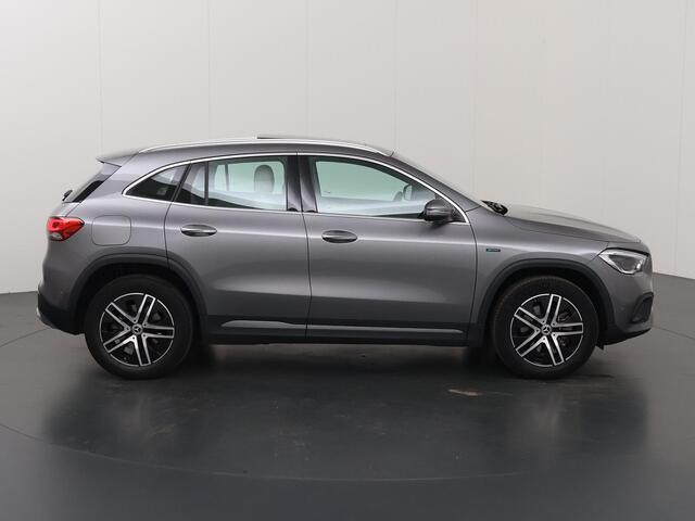 Mercedes-Benz GLA-KLASSE 250 e Business Solution Luxury Limited | Panoramadak | Trekhaak | Sfeerverlichting | Memory | Beige interieur | Sfeerverlichting |