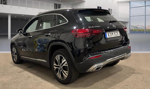 Mercedes-Benz GLA-KLASSE 250 e Business Line Hybride Stoelverwarming/Camera/2 set velgen.