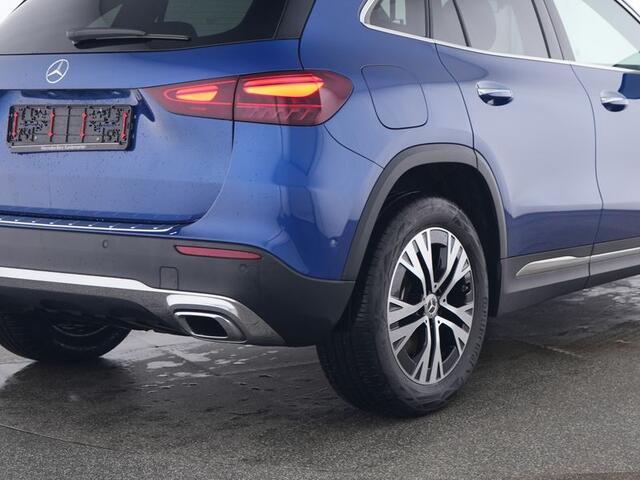 Mercedes-Benz GLA-KLASSE 250 e Plug-In Hybride Panorama Schuif-Kanteldak | Sfeerverlichting | Memory Voorstoelen | MultiBeam Ledkoplampen | Stoel en Stuurverwarming. Inclusief 24 maanden MB Certified garantie voor Europa.
