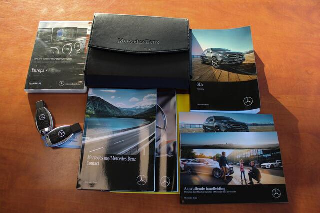 Mercedes-Benz GLA-KLASSE 180 122pk Business Solution AMG Automaat | Camera | Navigatie | Elektrische achterklep | Stoelverwarming